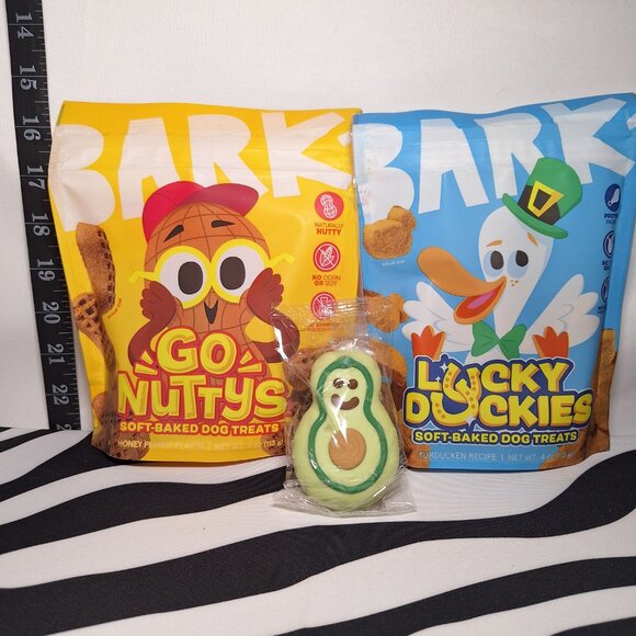 NWT Bark BarkBox Beg -n- Bag Theme with 2 toys and 3 treats - Large Dogs - Picture 10 of 16